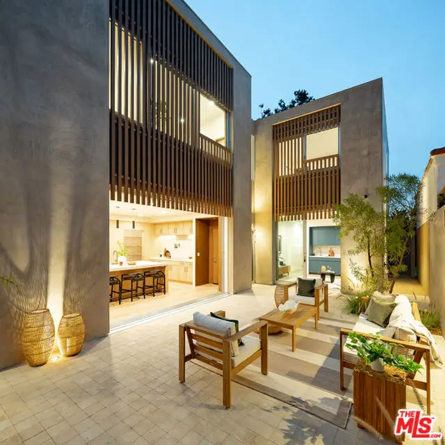 2132 Walnut Avenue, Venice, CA 90291 - #2