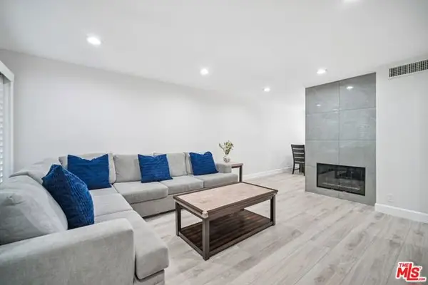 7714 Via Sorrento #22, Burbank, CA 91504