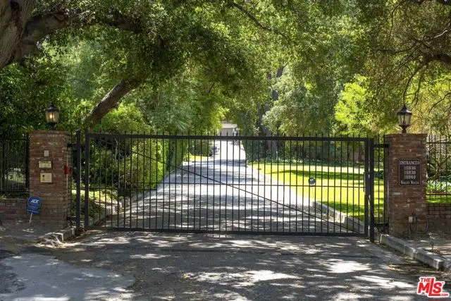 15938 Valley Vista Boulevard, Encino, CA 91436 - #2