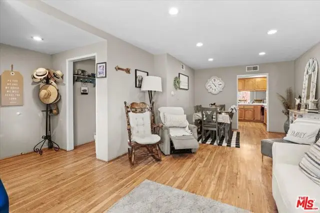 26856 Avenue Of The Oaks, Santa Clarita, CA 91321 - #3