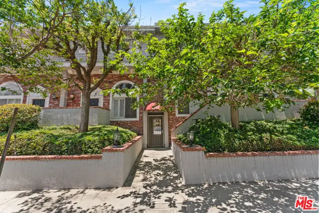 8741 Darby Avenue #2, Northridge, CA 91325 - #2