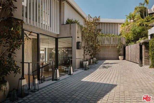 9330 Flicker Way, Los Angeles, CA 90069 - #2
