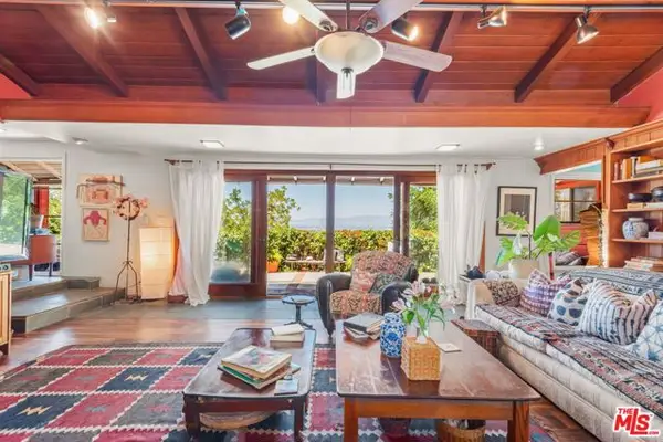 15739 Mulholland Place, Los Angeles, CA 90049