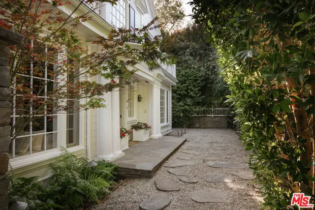 2435 Mandeville Canyon Road, Los Angeles, CA 90049 - #3