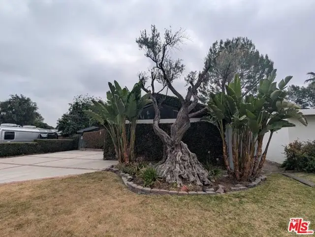 6220 Oakdale Avenue, Woodland Hills, CA 91367 - #2