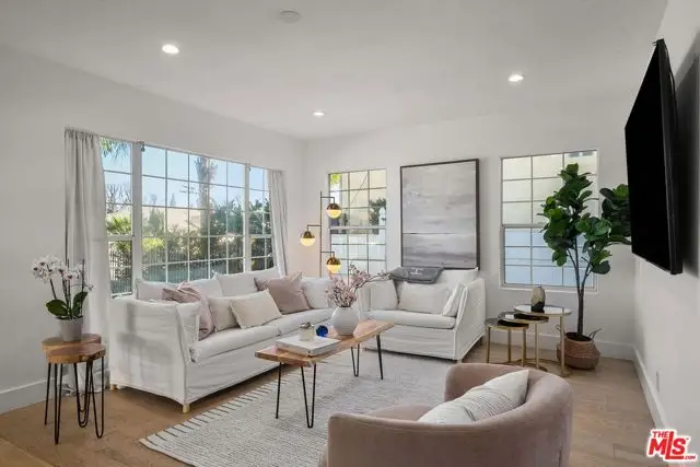 5143 Newcastle Avenue, Encino, CA 91316 - #2