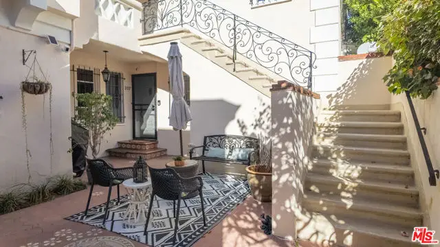 205 S Reeves Drive, Beverly Hills, CA 90212 - #3