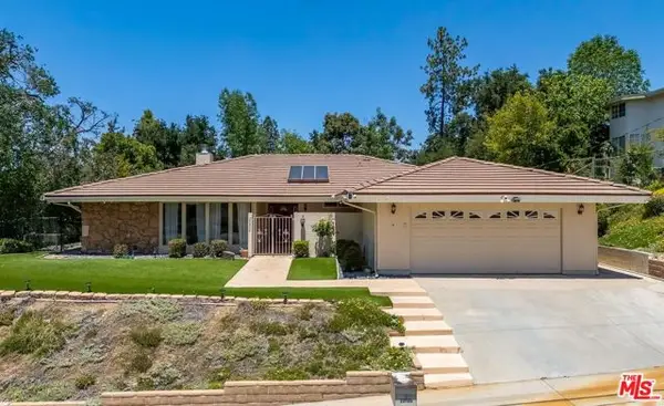 22525 Dardenne Street, Calabasas, CA 91302