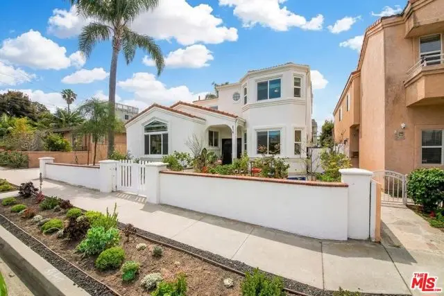 218 Indianapolis Avenue, Huntington Beach, CA 92648 - #3