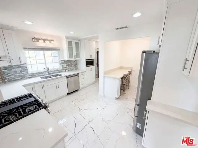 6303 Eileen Avenue, Los Angeles, CA 90043 - #2
