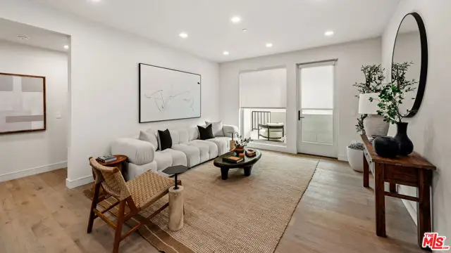 505 S Barrington Avenue #202, Los Angeles, CA 90049 - #3