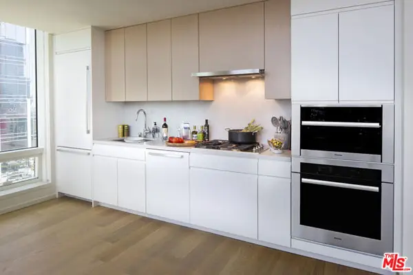 877 Francisco Street #2002, Los Angeles, CA 90017