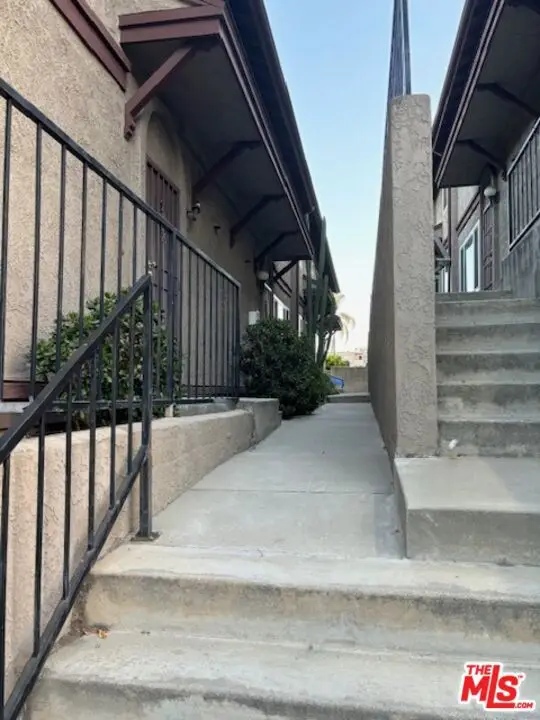 720 Waterloo Street #4, Los Angeles, CA 90026 - #3