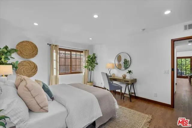 2504 Ocean Avenue, Venice, CA 90291 - #1