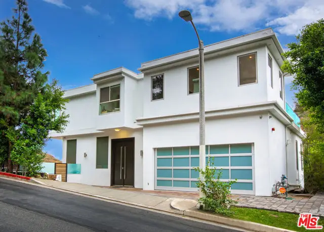 6696 N Lakeridge Road, Los Angeles, CA 90068 - #2