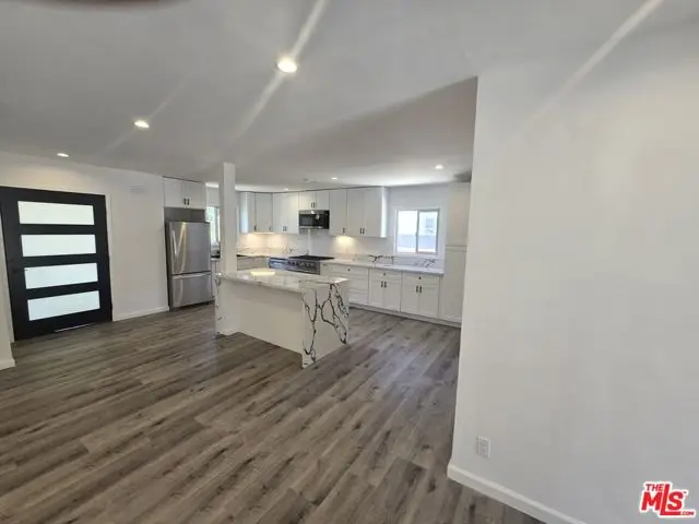 10342 Haskell Avenue, San Fernando Valley, CA 91344 - #2