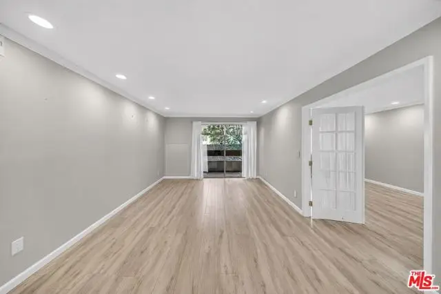 2700 Cahuenga Boulevard #4220, Los Angeles, CA 90068 - #2