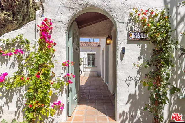 950 S Muirfield Road, Los Angeles, CA 90019 - #2