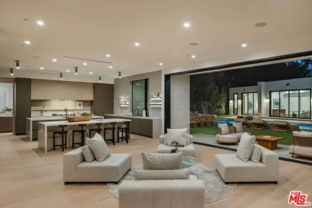 17055 Rancho Street, Encino, CA 91316 - #1