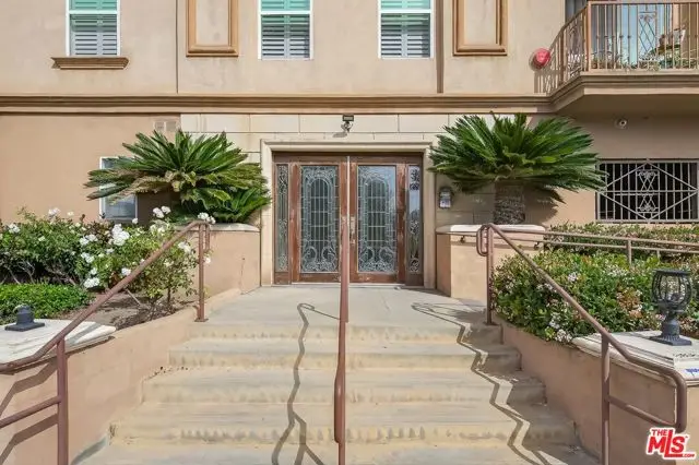 956 S Wilton Place #201, Los Angeles, CA 90019 - #2