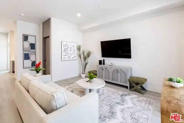 125 W Plymouth Street, Inglewood, CA 90302 - #2
