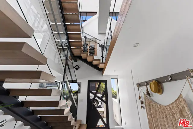 647 Mildred Avenue, Venice, CA 90291 - #2