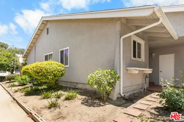 26834 Avenue Of The Oaks #D, Santa Clarita, CA 91321 - #3