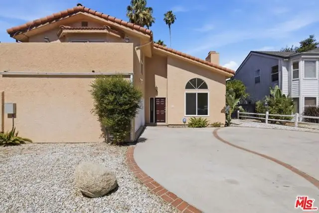 19250 Oxnard Street, Tarzana, CA 91356 - #2
