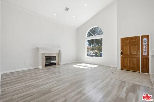 19250 Oxnard Street, Tarzana, CA 91356 - #3