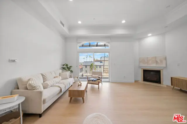 309 S Mariposa Avenue #301, Los Angeles, CA 90020 - #2