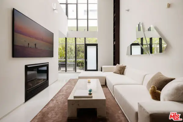 825 N Kings Road #2, West Hollywood, CA 90069