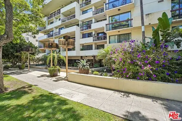 325 N Oakhurst Drive #PH2, Beverly Hills, CA 90210