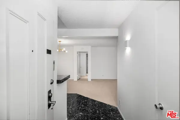 355 S Los Robles Avenue #210, Pasadena, CA 91101