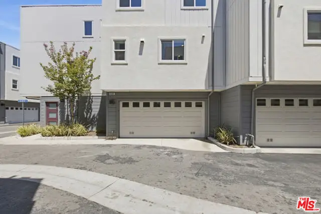 5262 N Rainier Way, Valley Village, CA 91607 - #1