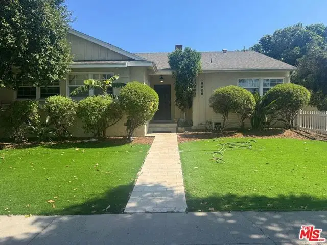 19604 Victory Boulevard, Reseda, CA 91335 - #1