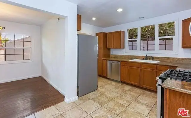 19604 Victory Boulevard, Reseda, CA 91335 - #3