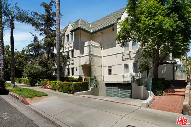 1426 N Laurel Avenue #110, West Hollywood, CA 90046 - #3