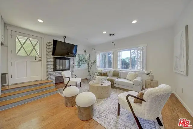 4947 Serrania Avenue, Woodland Hills, CA 91364 - #3
