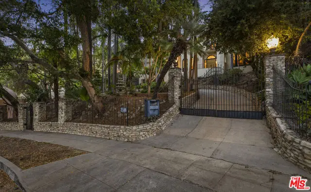 2586 Aberdeen Avenue, Los Angeles, CA 90027 - #3