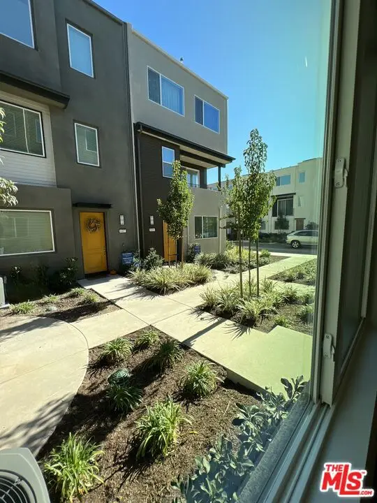 8408 N Fresco Way, Northridge, CA 91325 - #2