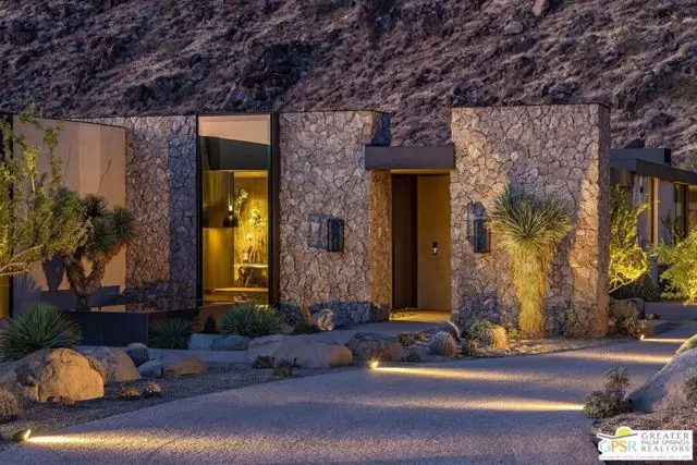 2215 Vista Distancia Court, Palm Springs, CA 92262 - #2