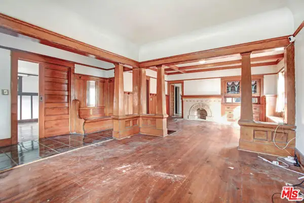 227 W 52nd Street, Los Angeles, CA 90037