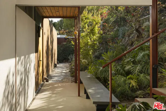 1515 N Tigertail Road, Los Angeles, CA 90049 - #2