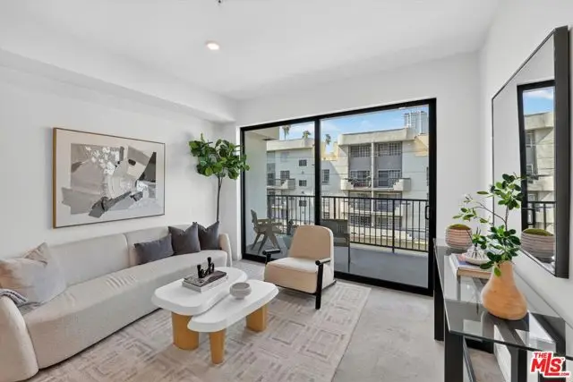 904 S New Hampshire Avenue #407, Los Angeles, CA 90006 - #3