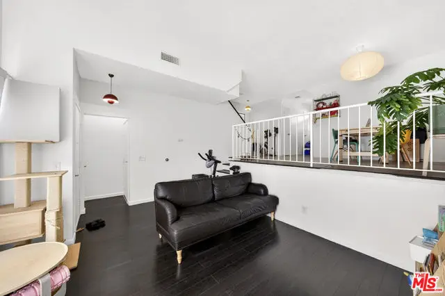 9034 Willis Avenue #14, San Fernando Valley, CA 91402 - #2