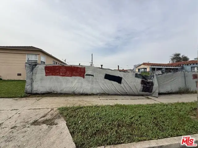10965 S Hoover Street, Los Angeles, CA 90044 - #3