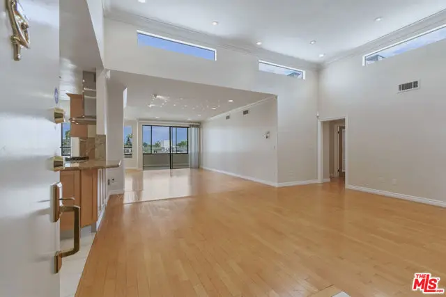 4443 Ventura Canyon Avenue #304, Sherman Oaks, CA 91423 - #3