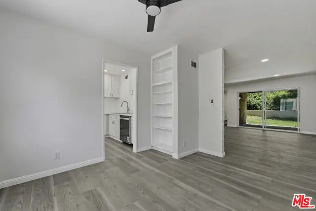 9545 Via Venezia, San Fernando Valley, CA 91504 - #2