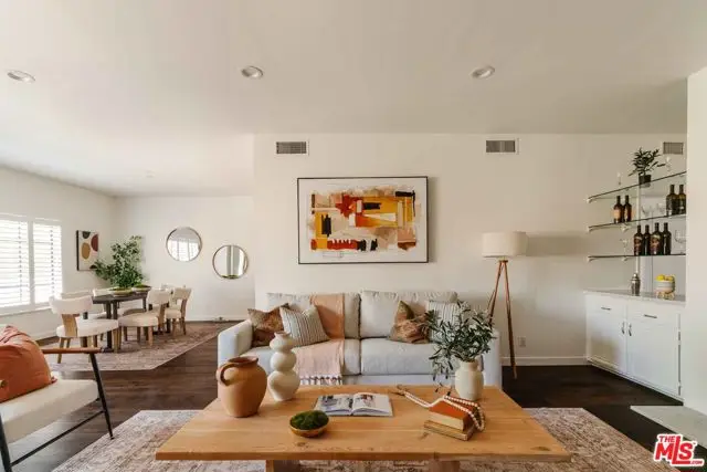 14050 Magnolia Boulevard #105, Sherman Oaks, CA 91423 - #2