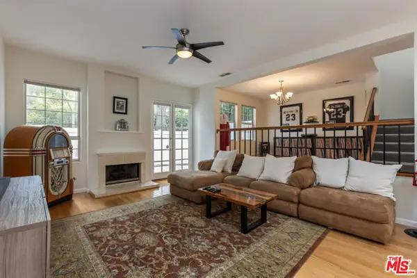20950 Oxnard Street #10, Woodland Hills (los Angeles), CA 91367